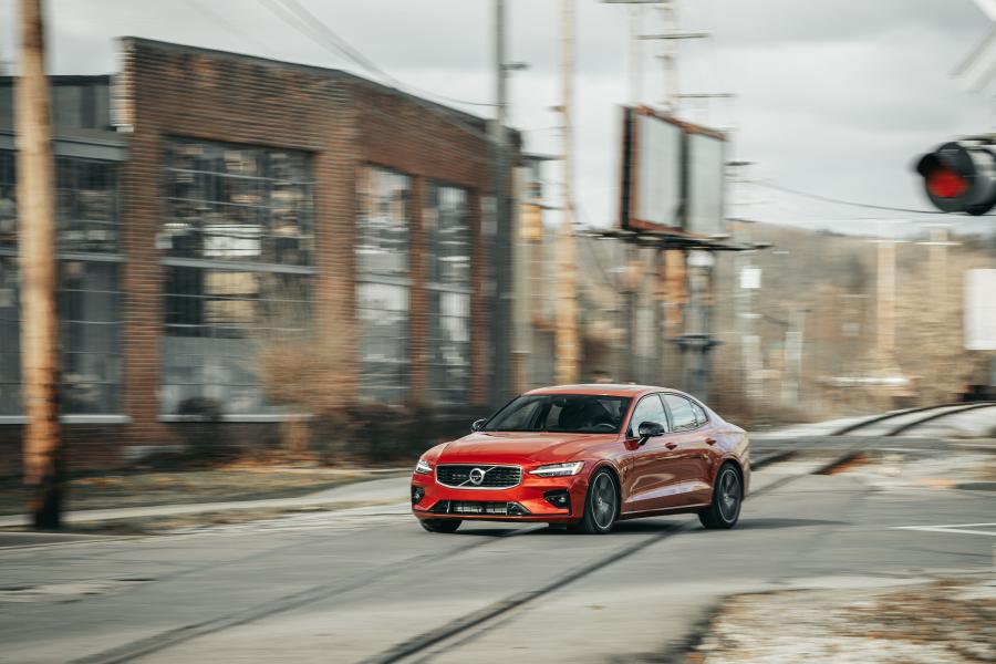  Volvo S60 T6 R-Design 2018 года  (NA) (фото 23 из 40)